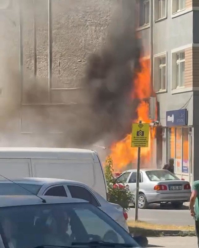 Kütahya’da tüp bayisindeki patlamada 3’ü ağır 8 kişi yaralandı