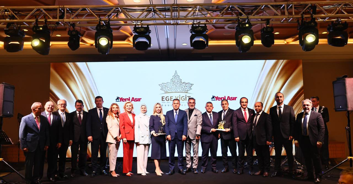 Yeni Asır, Ege Yigitlerini ödüllendirdi