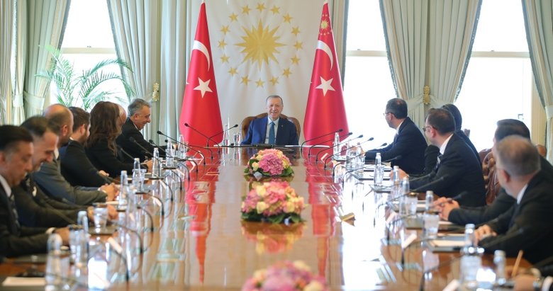 Başkan Erdoğan, Beşiktaş Kulübü Başkanı Çebi’yi kabul etti
