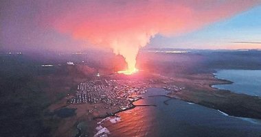 İzlanda’da durdurulamayan lavlar bir evi küle çevirdi