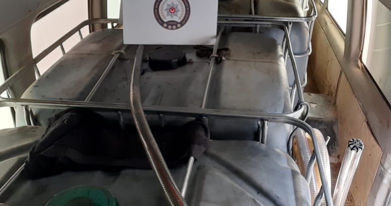 Litrelerce kaçak alkol ve akaryakıt satılamadan yakalandı