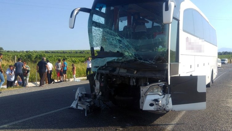 Son dakika: Manisa Salihli’de otobüs ile minibüs çarpıştı! Ölü ve yaralılar var