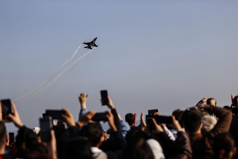 SOLOTÜRK Mersin’in kurtuluş yıl dönümünde gösteri uçuşu yaptı