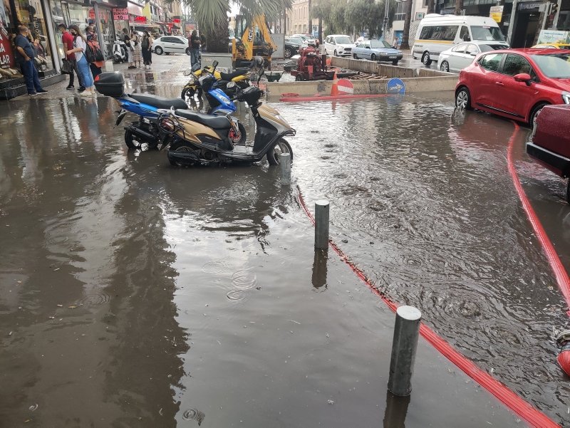 İzmir’de kuvvetli yağış ve dolu! Her yağmurda aynı manzara