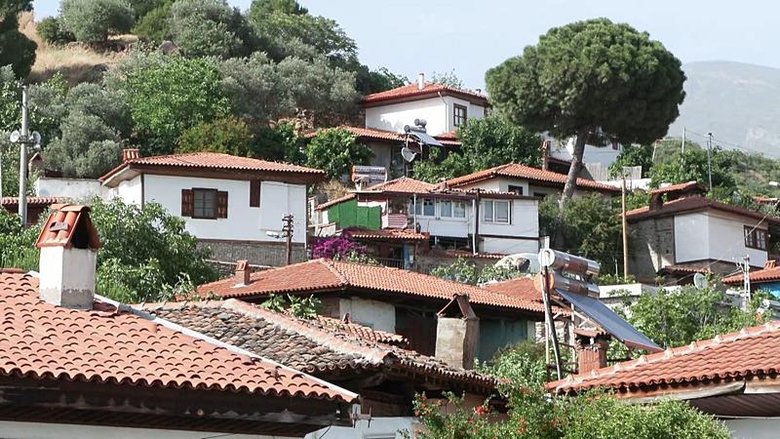 İzmir’deki bu köy tarihe meydan okuyor! ‘Depremlerde hiçbir büyük yıkım yaşamamış’