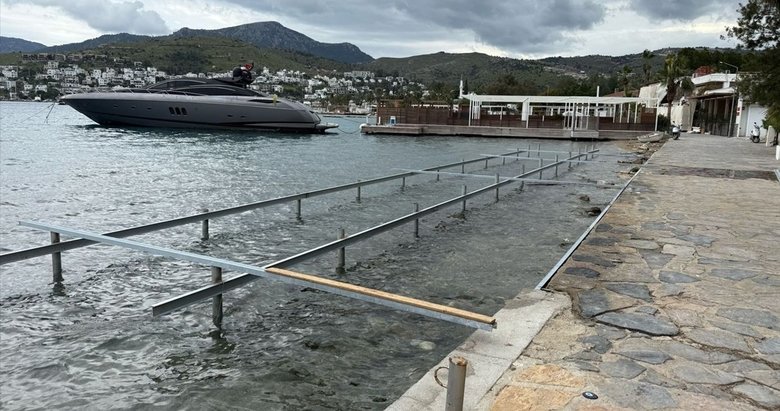 Bodrum’da deniz cephesine ahşap platform ve iskele yapan işletmeye milyonluk ceza