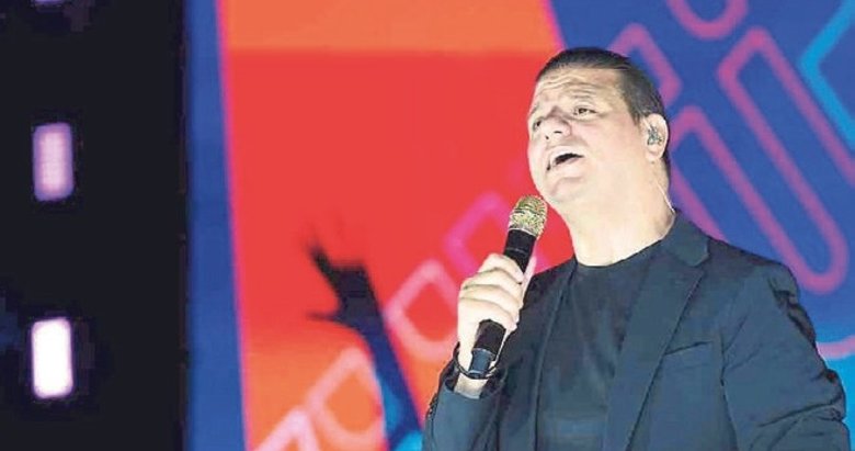 Türküleriyle Manisalıları coşturdu
