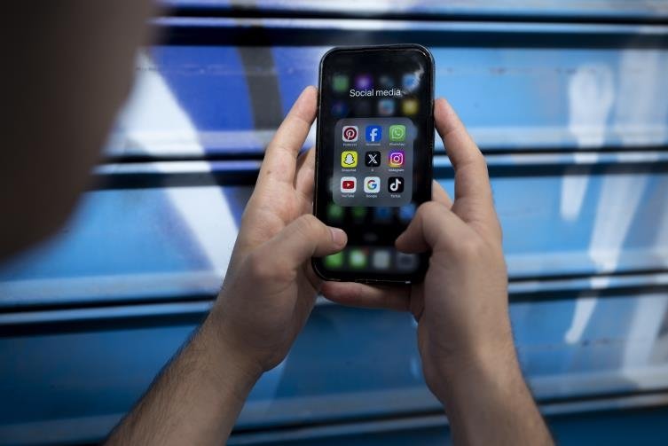 Uzmanlara göre sosyal medya platformlarının asıl amacı ’para kazanmak’