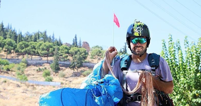 Yamaç paraşütü ile tarihi kaleye iniş