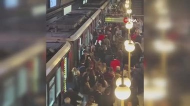 Metro bozulunca İzmirliler çileden çıktı! Kapıları tekmeleyip makinisti dövmeye kalktılar