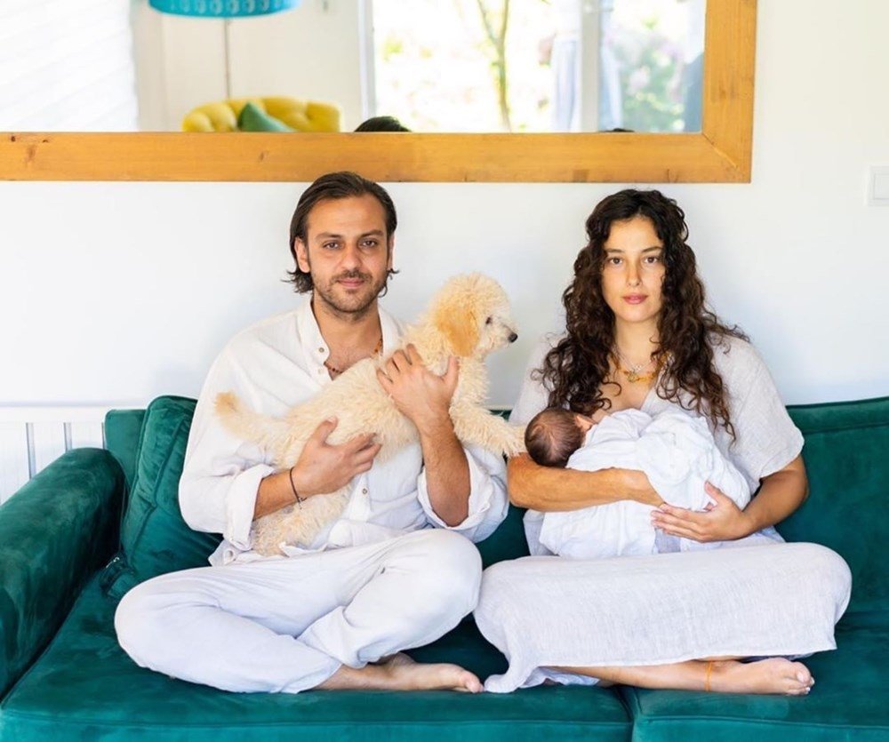 Yeni doğan bebekleriyle ilk kareler! Cansu Tosun ve Erkan Kolçak Köstendil’den aile fotoğrafı!