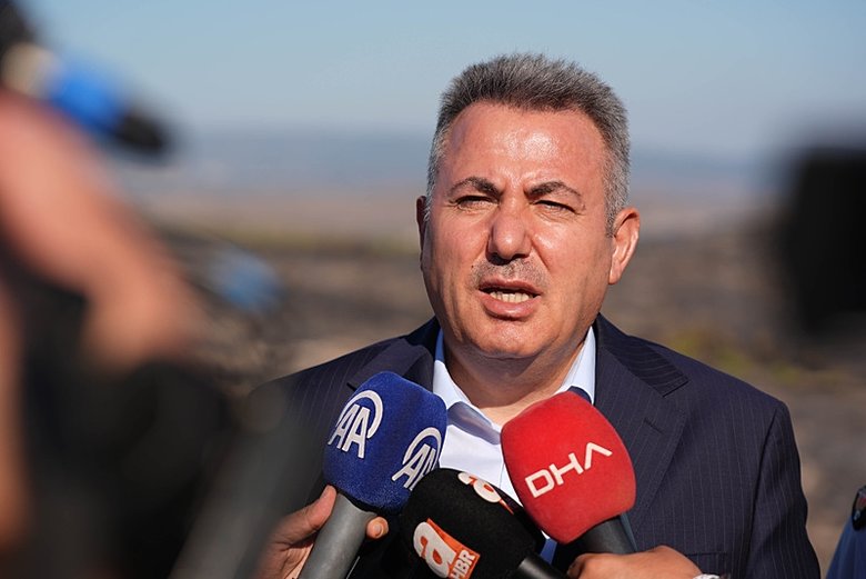 İzmir’in Çeşme ilçesinde orman yangını: 3 kişi hayatını kaybetti