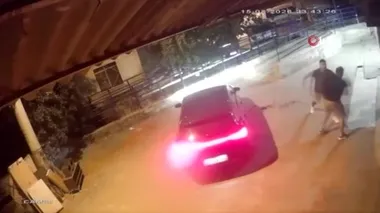 İzmir’de cinayet anı kamerada!