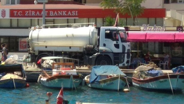 Foça’daki su sorunu vatandaşı canından bezdirdi! İzmir Büyükşehir Belediyesi sorun çözemiyor!