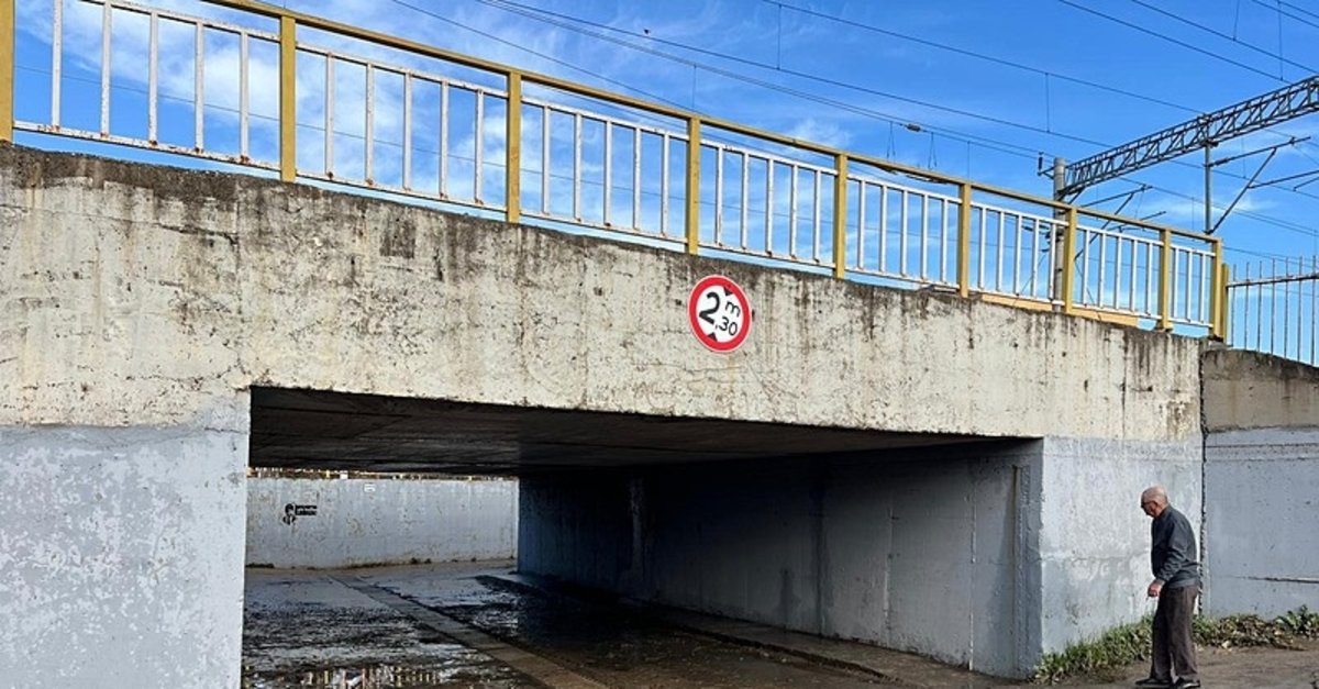 İzmir'de şiddetli yağış sonrası çökme! "Deprem oldu sandık"