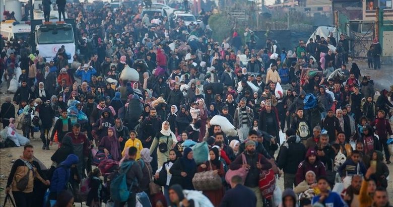 On binlerce Filistinlinin güneyden kuzeydeki topraklarına dönüşü başladı
