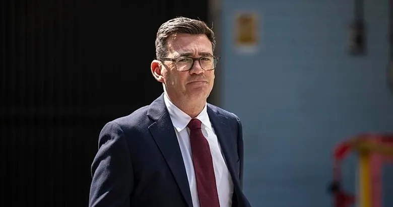 İngiltere’nin yeni Başbakanı Andy Burnham oldu