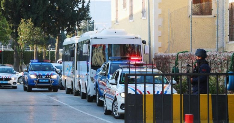 İzmir’de FETÖ’den 15 şüpheli adliyede