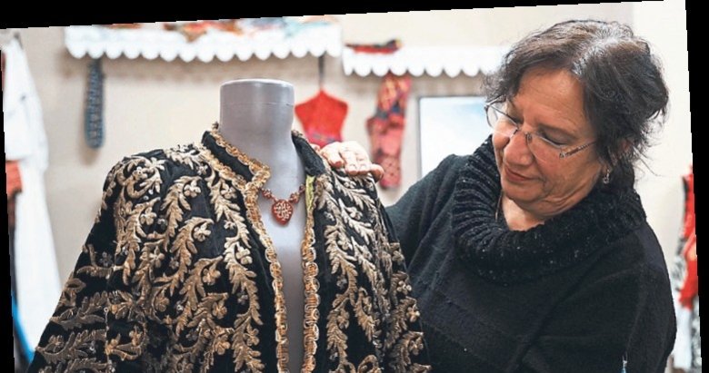 Asırlık çeyizler dükkanında alıcı buluyor