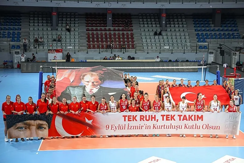 İzmir’de birlik beraberlik mesajı! Kurtuluş coşkusu voleybolla taçlandı