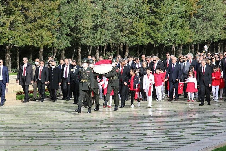 Türkiye Büyük Millet Meclisi 102 yaşında! Türkiye 23 Nisan’ı kutluyor