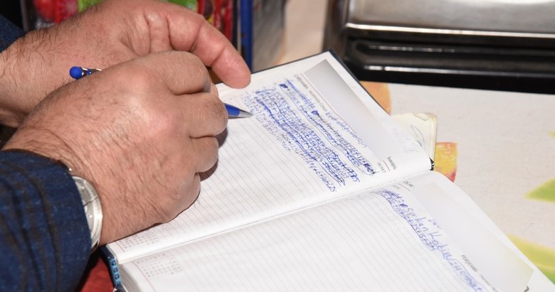 Afyonkarahisar’da bakkallardaki veresiye defterleri satın alınıyor