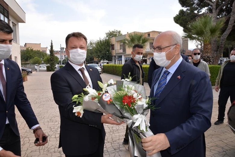 Izmir Valisi Kosger Kur An Kursu Temel Atma Toreninde