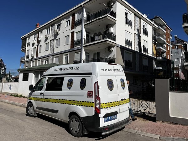 Antalya’da kan donduran olay: 37 haftalık hamile eşini dizlerinden vurup kaçtı!