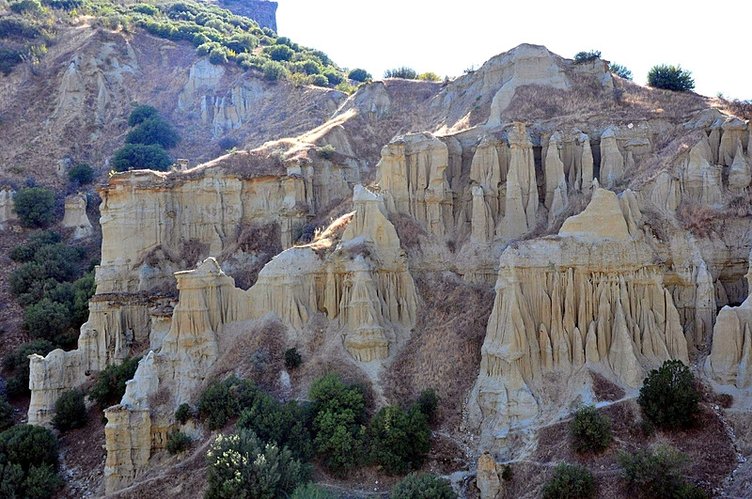 Manisa’nın Kapadokya’sı Kula Peribacaları görenleri büyüledi!