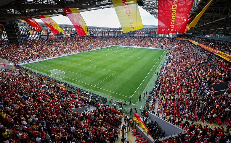 goztepe-trabzonspor-maci-ne-zaman-saat-kacta-hangi-kanalda-salah-oynayacak-mi-1786175877337.png