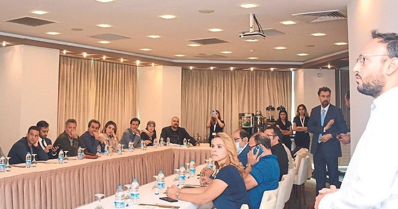 Doç. Dr. Kara ve ekibi yurtdışından gelen doktorlara eğitim verdi