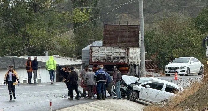 Bolu’da 3 araç birbirine girdi: Çok sayıda yaralı var!