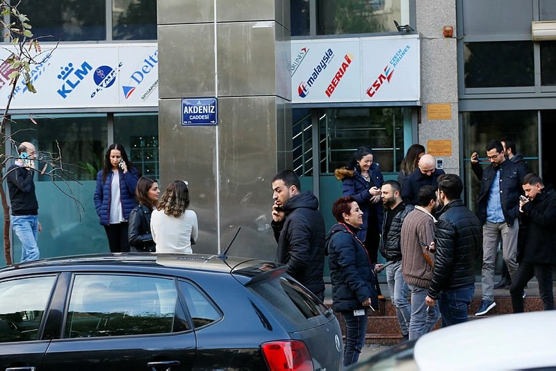 Manisa’daki deprem İzmir’de de hissedildi! Vatandaşlar telefona sarıldı