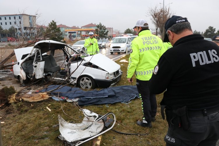 Kütahya-Afyonkarahisar Çevre Yolu’nda feci kaza: 2 ölü, 3 yaralı