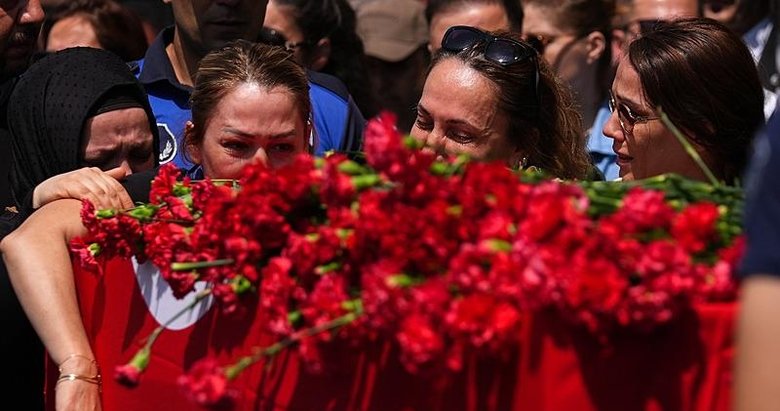 Gözyaşları içinde uğurlandı