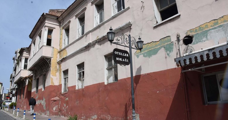 Tarih tek tek siliniyor! Basmane’yi sevgisizlik ve cehalet yok ediyor!