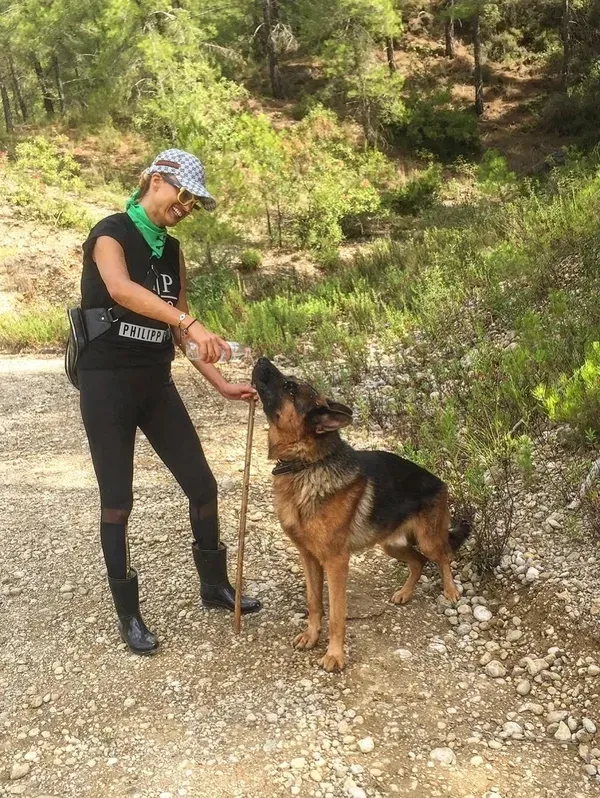 tugba-ozayi-derinden-yaralayan-olum-aciklamasi-yurekleri-yakti-1792234657460.png