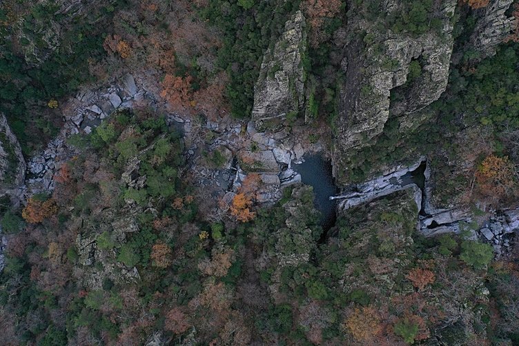 Sislerle kaplanan Kazdağları dronla görüntülendi