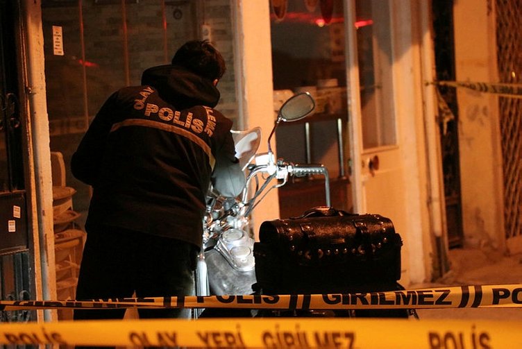 İzmir Karşıyaka’da bıçaklı kavga! 1 kişi hayatını kaybetti