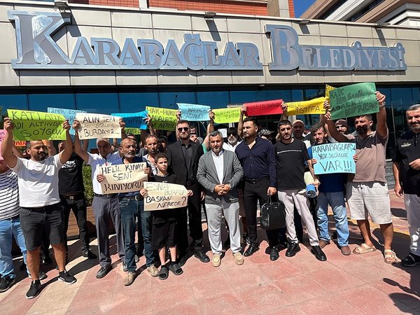 karabaglarda-pazarcilardan-kati-atik-bedeli-protestosu-1754913427988.jpg
