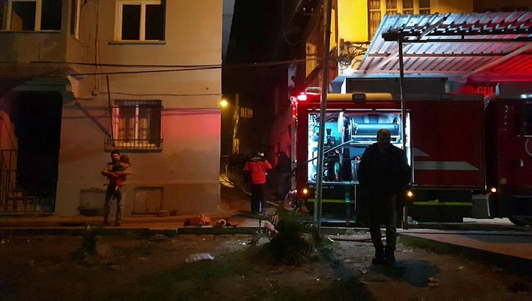 İzmir’de feci yangın! 1 kişi hayatını kaybetti