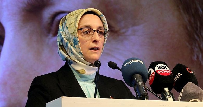 AK Parti Genel Merkez Kadın Kolları Başkanı Çam, İzmir kongresinde konuştu