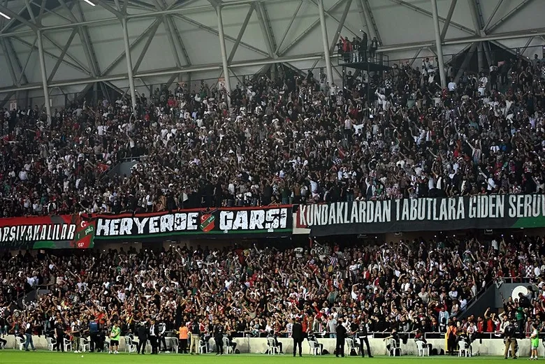Karşıyaka’da kombineler satışa çıktı
