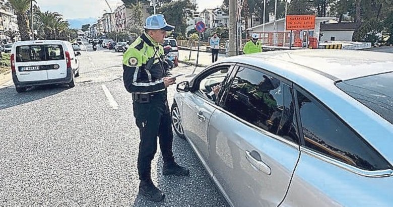 ‘Dur’ ihtarına uymayan sürücüye 246 bin liralık ceza