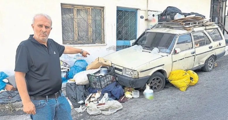 Çöp ev mahalle sakinlerine zor günler yaşatıyor