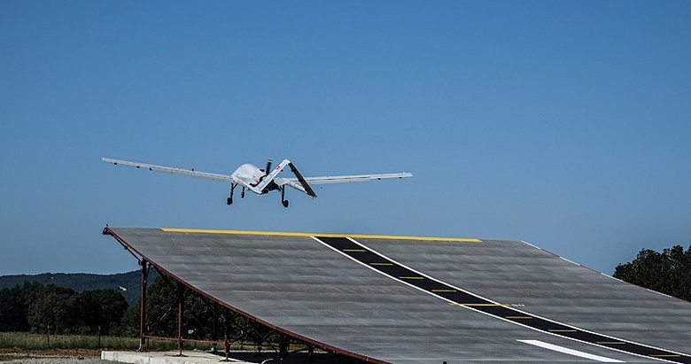 Bayraktar TB3 SİHA rampadan ilk kalkışını yaptı