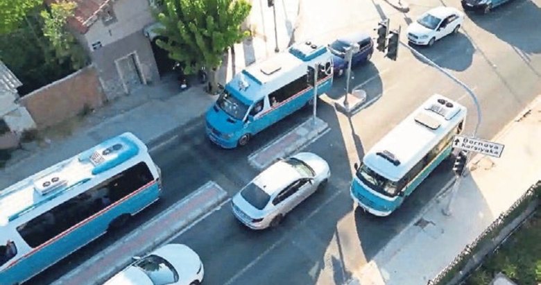 İzmir’de trafik kurallarını hiçe sayarak ters şeritte gitti