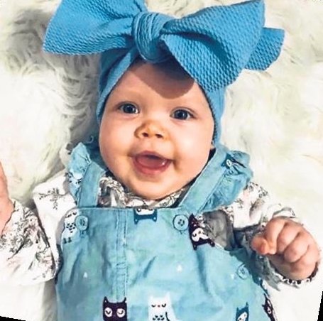 Ünlüler, Mia bebeğe el verdi