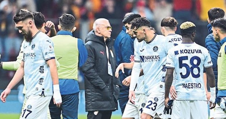 VAR, penaltıyı incelemeye davet etmemiş!