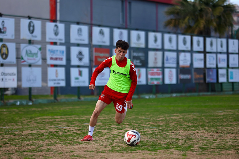 Fenerbahçe’ye transfer oldu! Genç oyuncu Karşıyaka’ya nefes aldırdı